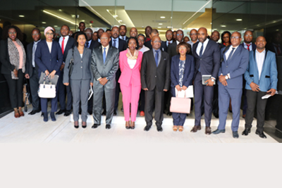 financas-locais-mocambique-angola